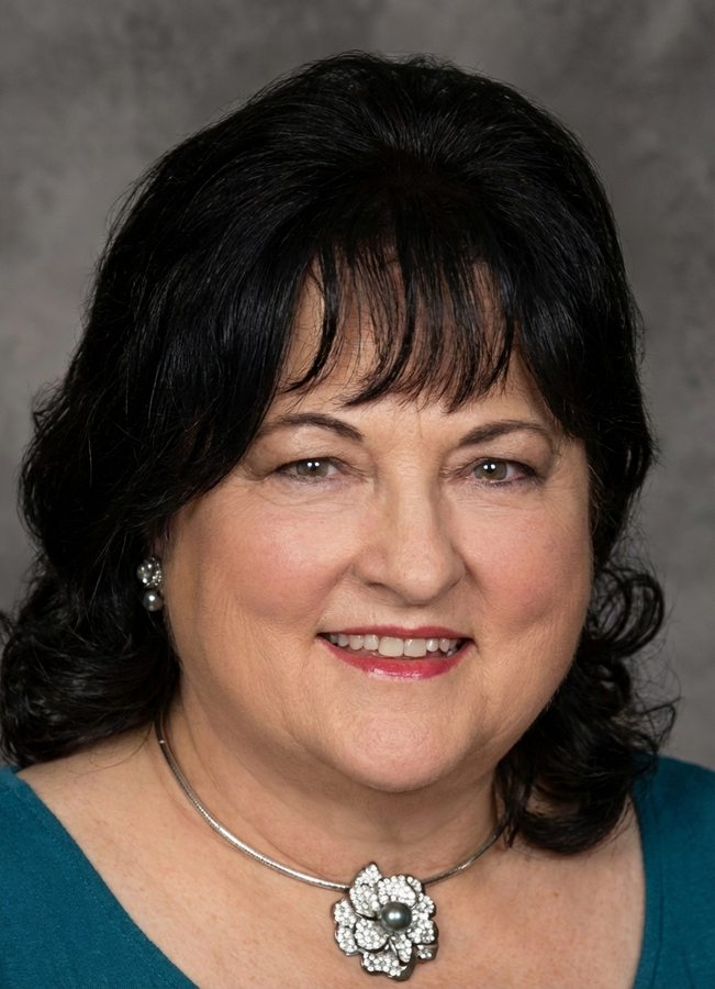 Evelyn J Kasal